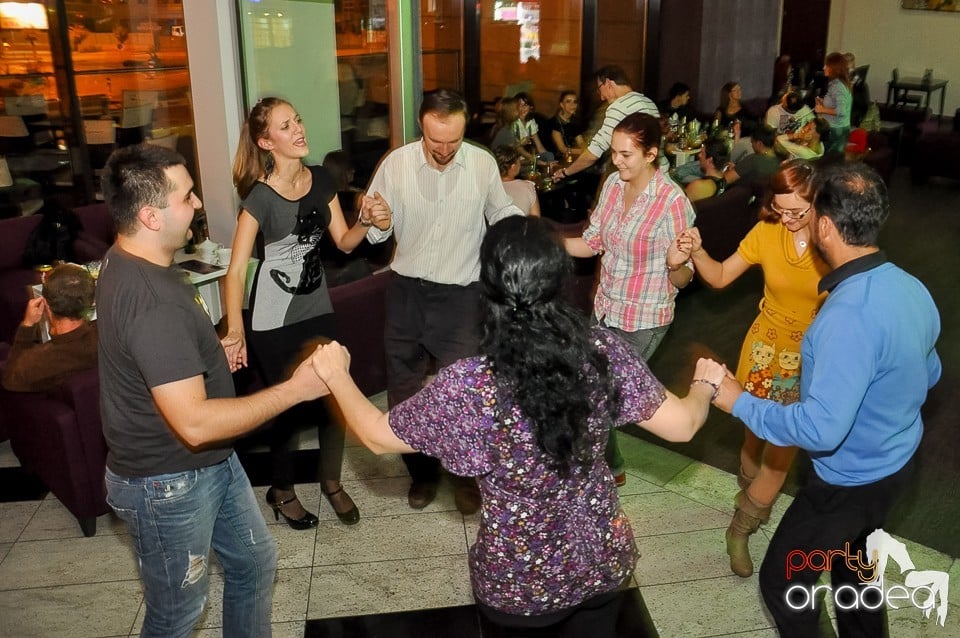 Karaoke Night în Blondy's Art Café, 