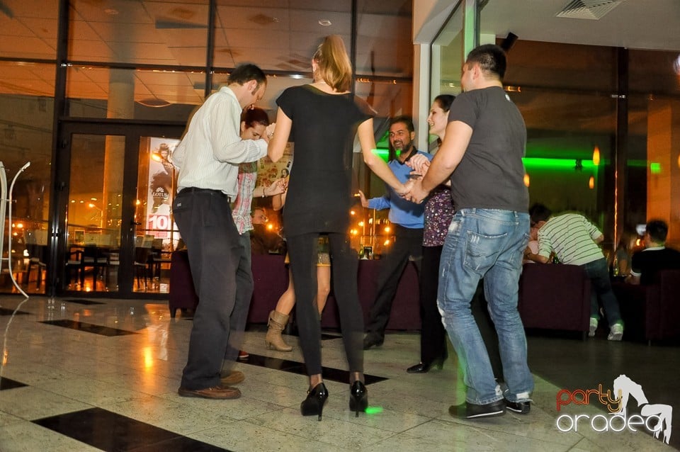 Karaoke Night în Blondy's Art Café, 