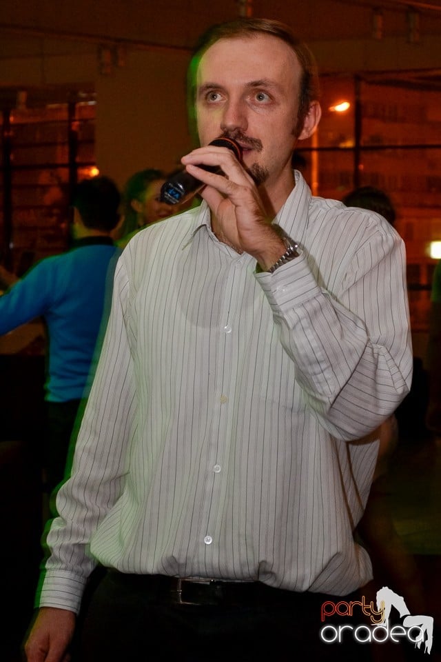 Karaoke Night în Blondy's Art Café, 