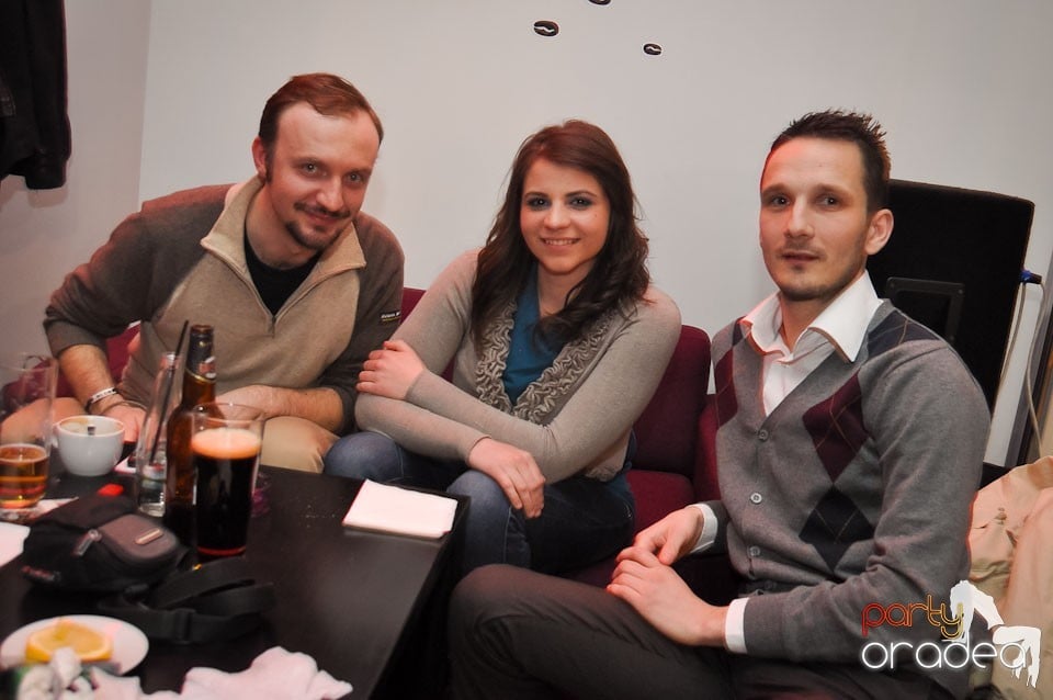 Karaoke Night în Blondy's Art Café, 