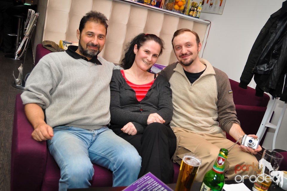 Karaoke Night în Blondy's Art Café, 