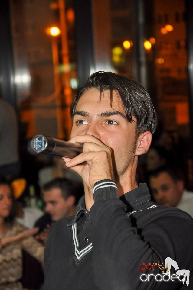 Karaoke Night în Blondy's Art Café, 