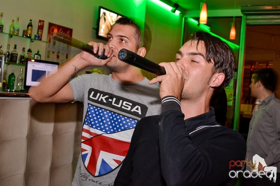 Karaoke Night în Blondy's Art Café, 