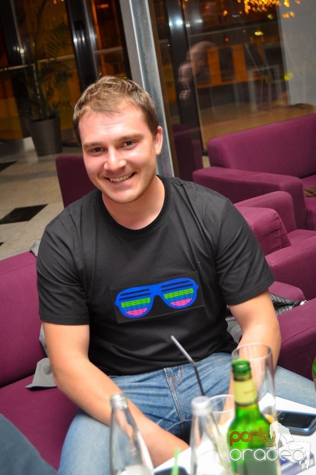 Karaoke Night în Blondy's Art Café, 