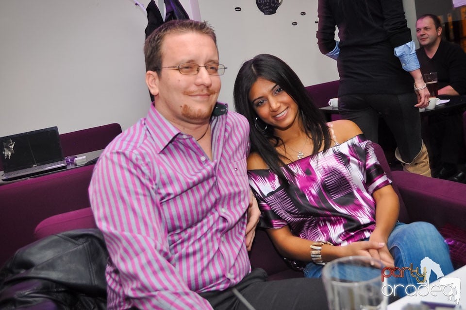 Karaoke Night în Blondy's Art Café, 