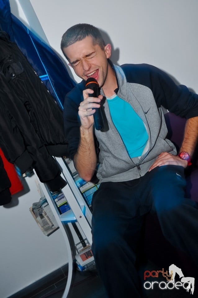 Karaoke Night în Blondy's Art Café, 