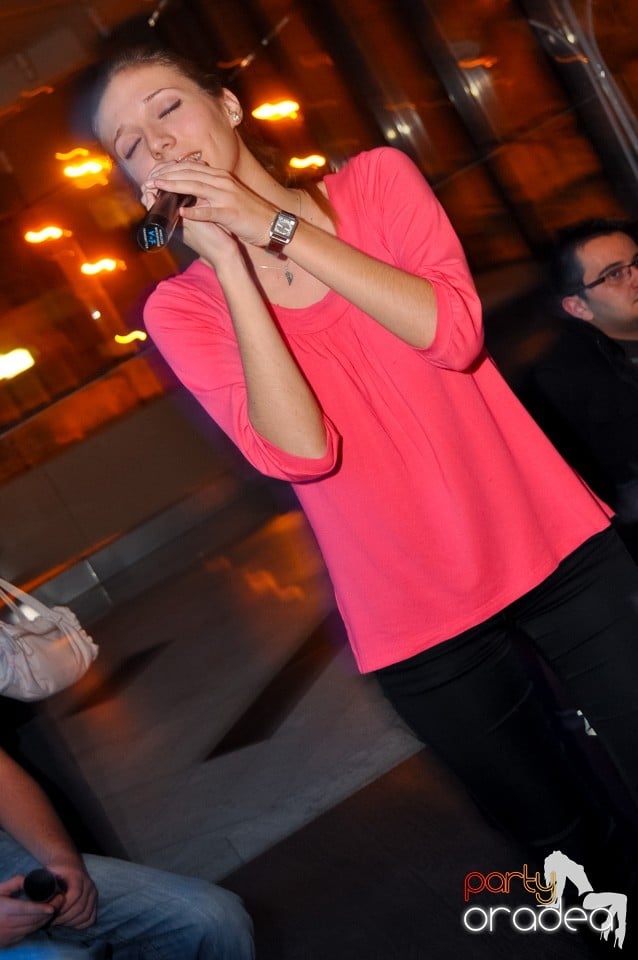 Karaoke Night în Blondy's Art Café, 