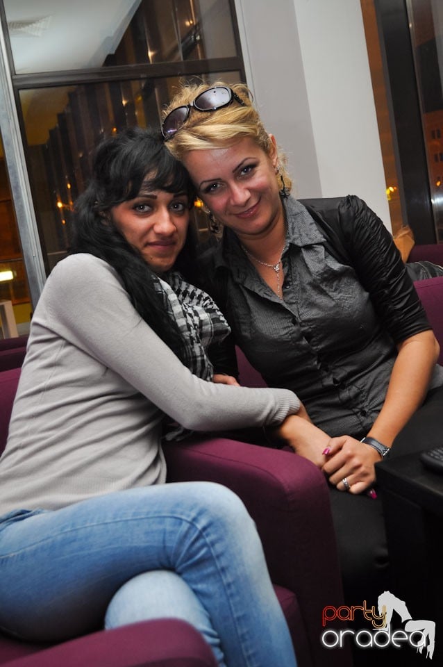 Karaoke Night în Blondy's Art Café, 