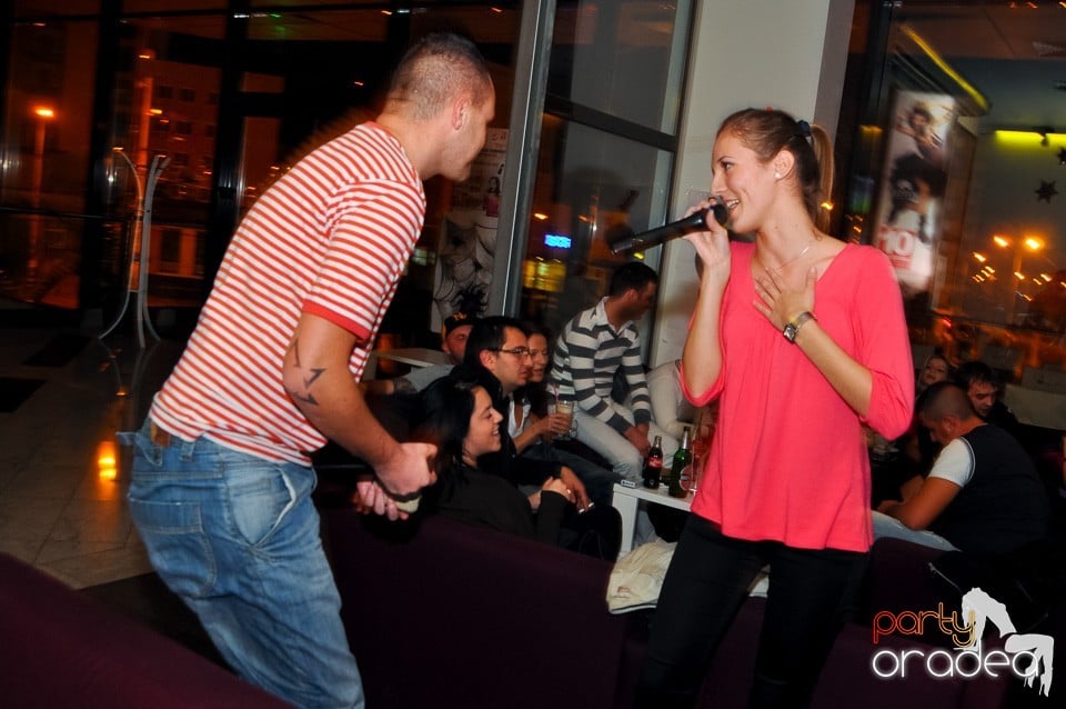 Karaoke Night în Blondy's Art Café, 