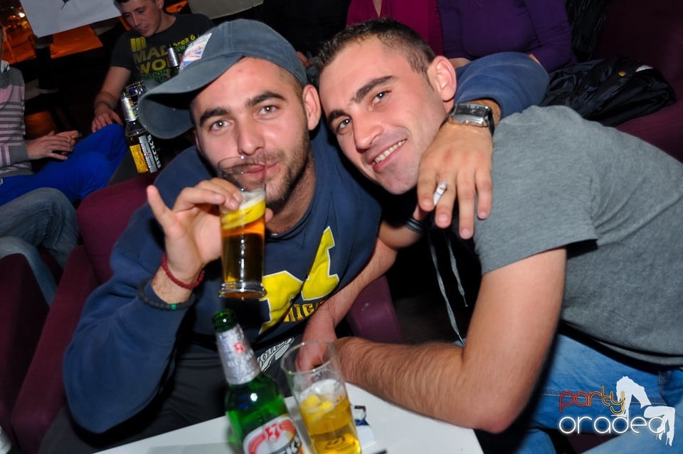 Karaoke Night în Blondy's Art Café, 