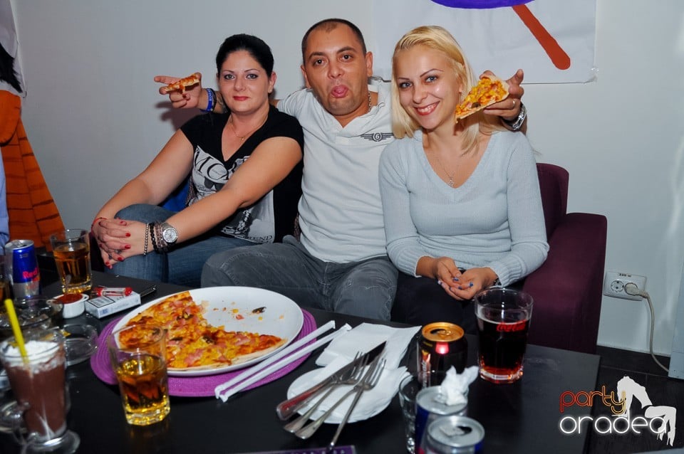 Karaoke Night în Blondy's Art Café, 