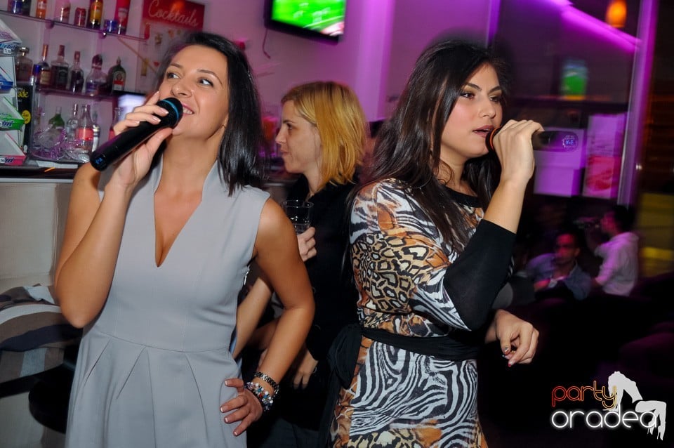 Karaoke Night în Blondy's Art Café, 