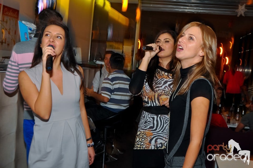 Karaoke Night în Blondy's Art Café, 