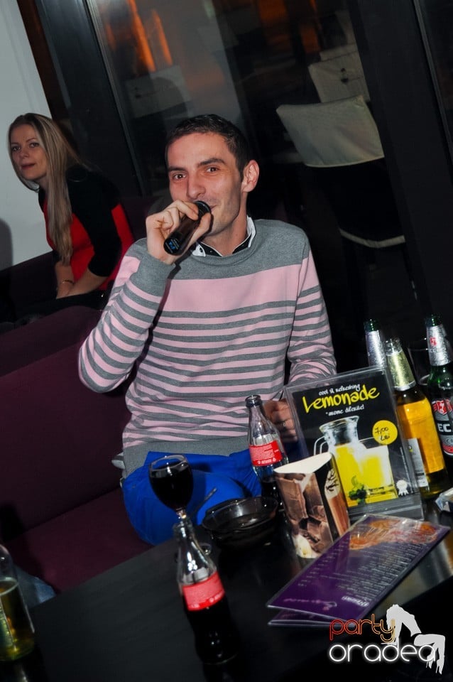 Karaoke Night în Blondy's Art Café, 