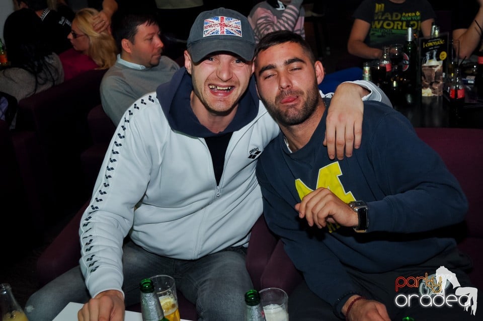 Karaoke Night în Blondy's Art Café, 