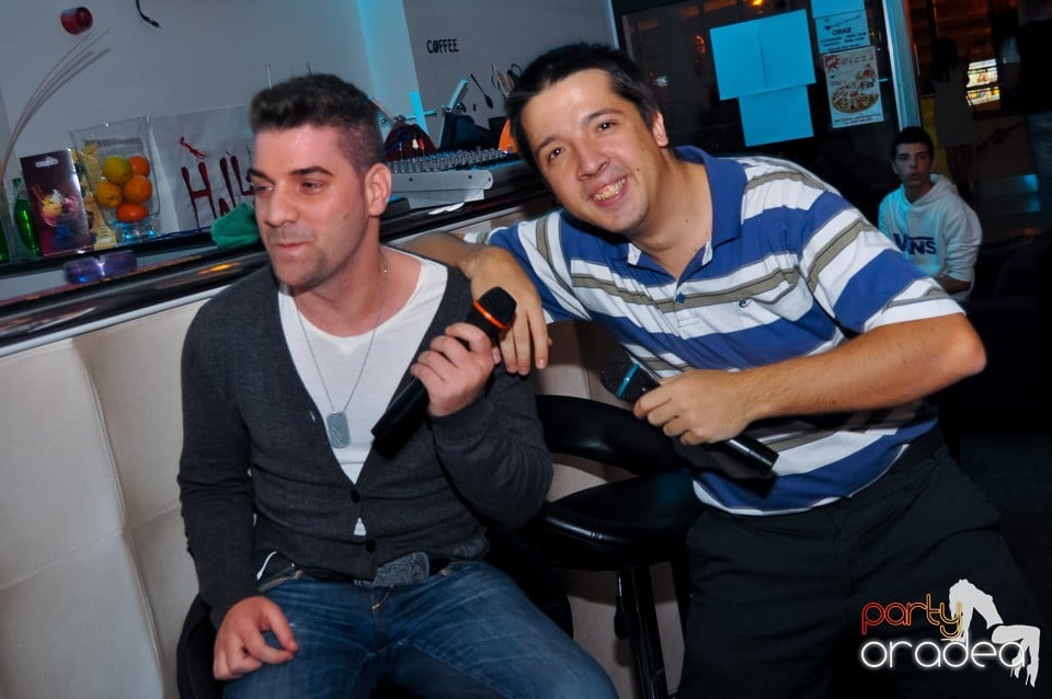 Karaoke Night în Blondy's Art Café, 