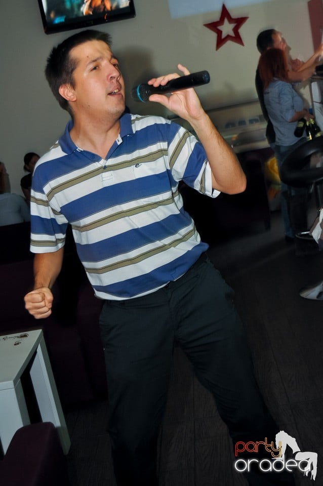 Karaoke Night în Blondy's Art Café,