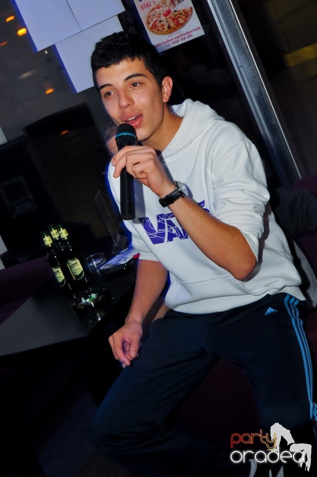 Karaoke Night în Blondy's Art Café,