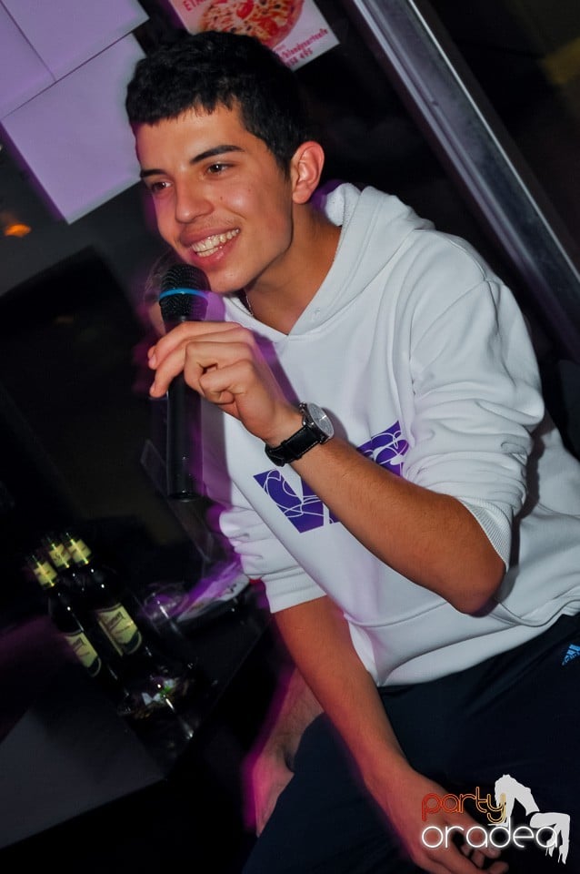 Karaoke Night în Blondy's Art Café,