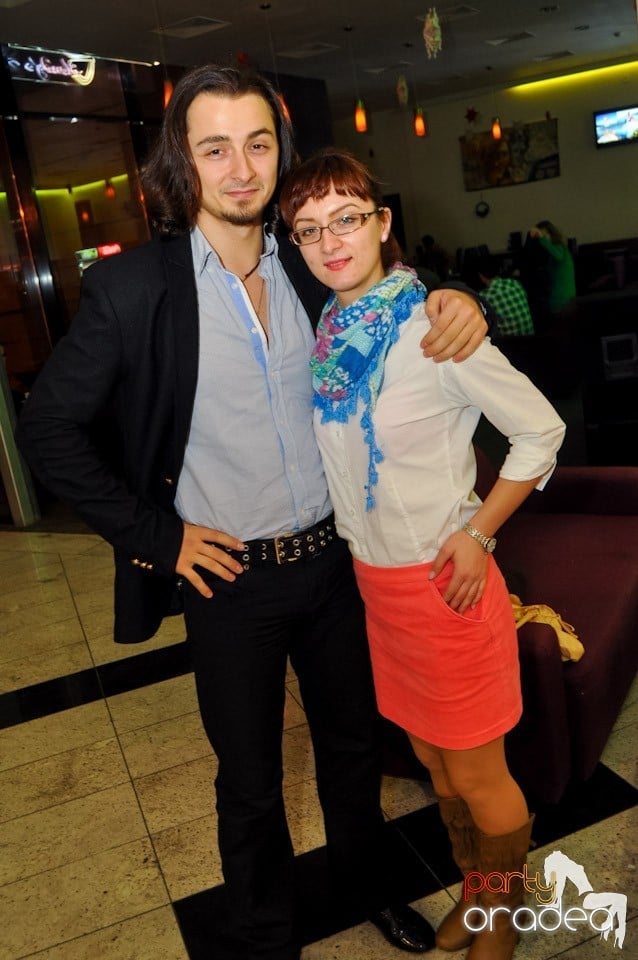 Karaoke Night în Blondy's Art Café, 