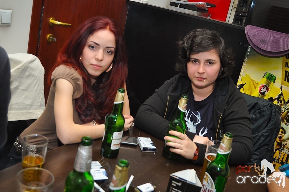 Karaoke Night în Blondy's Art Café, 