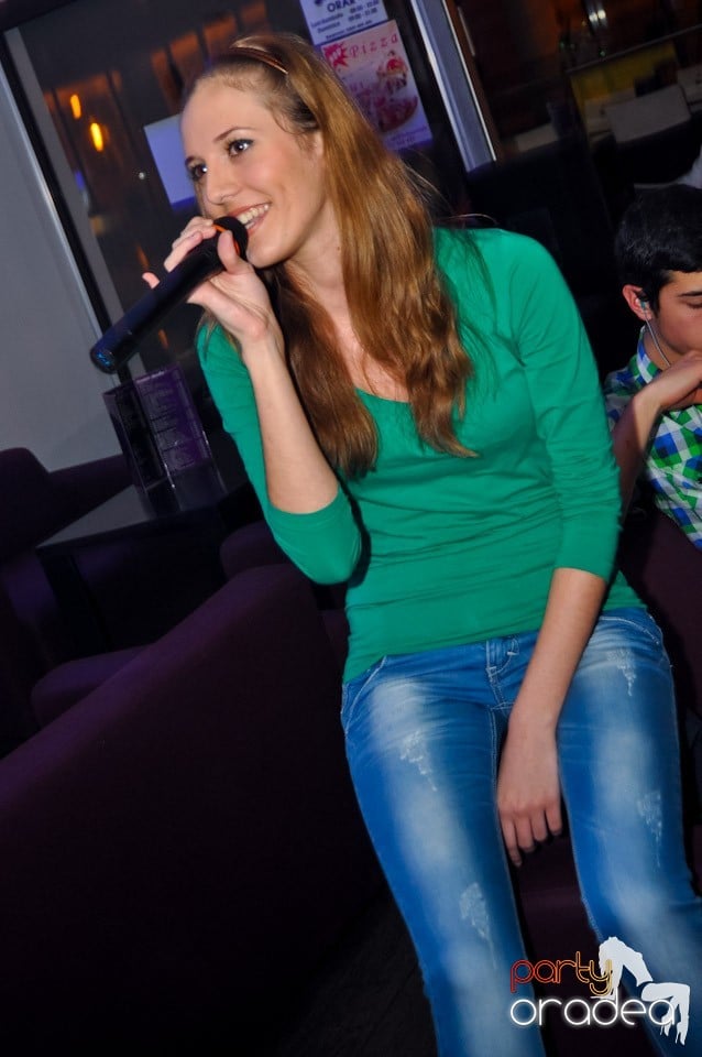 Karaoke Night în Blondy's Art Café, 