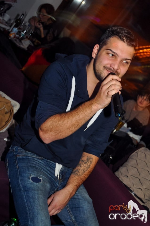 Karaoke Night în Blondy's Art Café, 