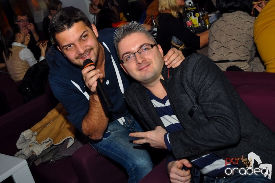 Karaoke Night în Blondy's Art Café, 