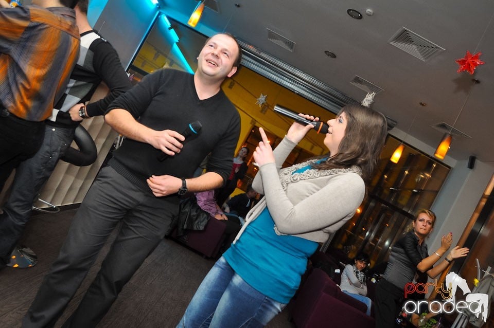 Karaoke Night în Blondy's Art Café, 