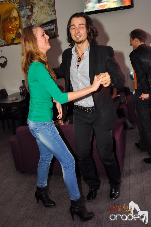 Karaoke Night în Blondy's Art Café, 