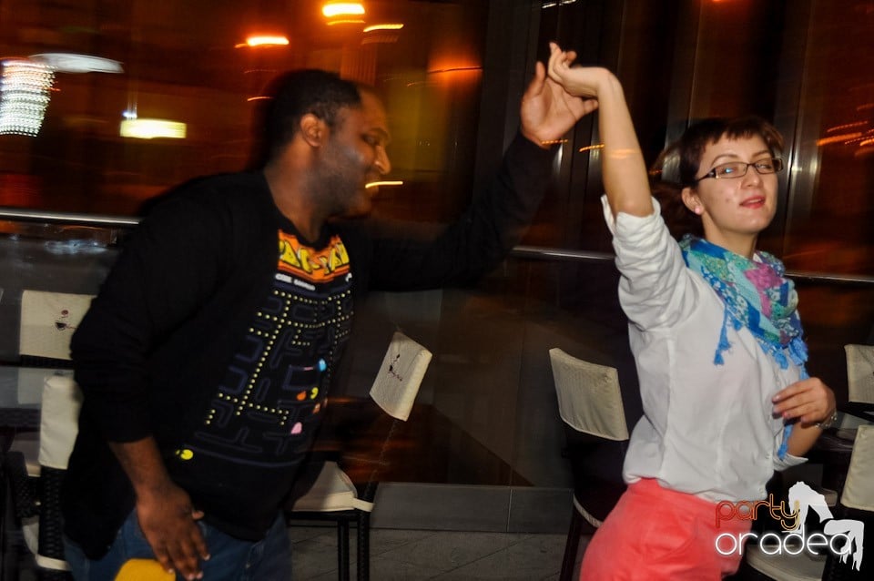 Karaoke Night în Blondy's Art Café, 