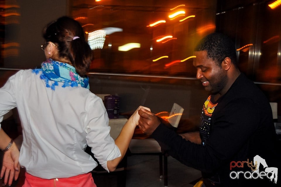 Karaoke Night în Blondy's Art Café, 