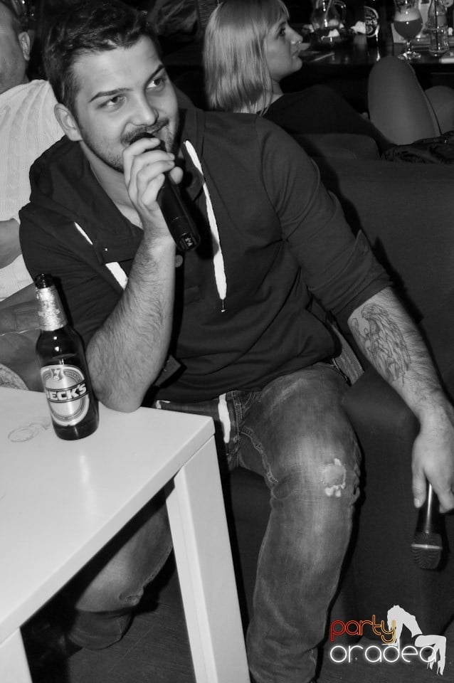 Karaoke Night în Blondy's Art Café, 