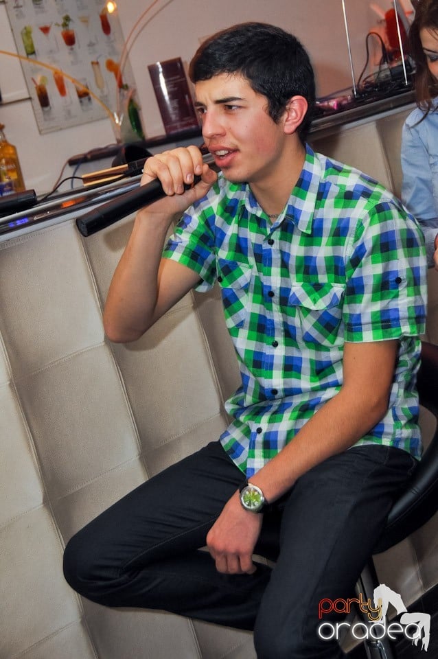 Karaoke Night în Blondy's Art Café, 