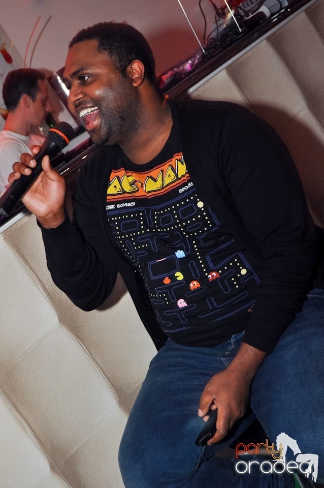 Karaoke Night în Blondy's Art Café, 