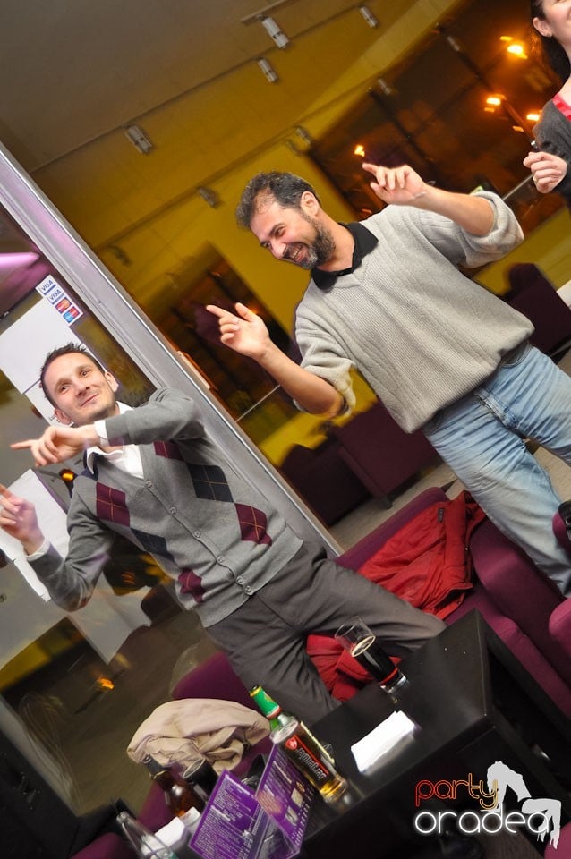 Karaoke Night în Blondy's Art Café, 