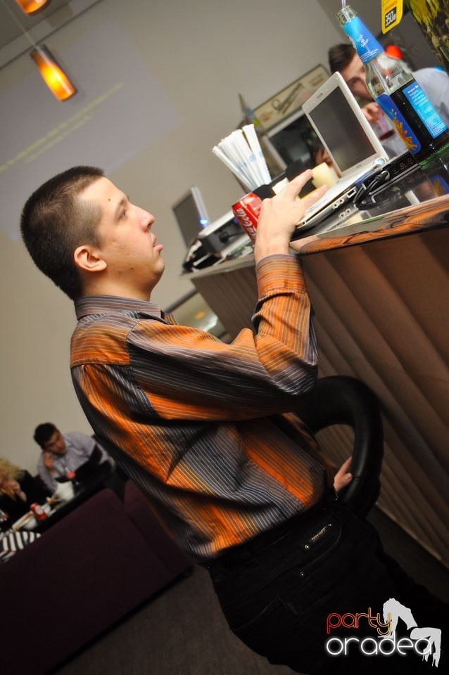 Karaoke Night în Blondy's Art Café, 