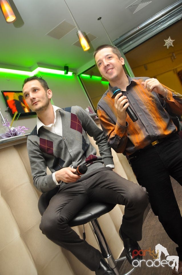 Karaoke Night în Blondy's Art Café, 