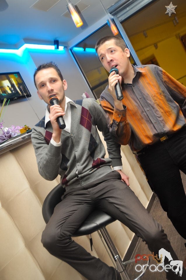 Karaoke Night în Blondy's Art Café, 