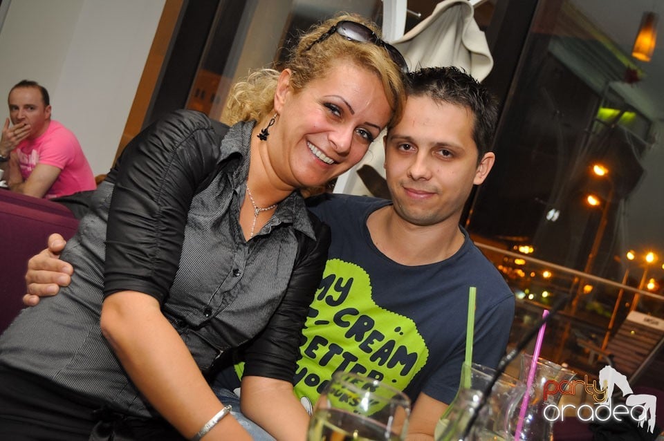 Karaoke Night în Blondy's Art Café, 