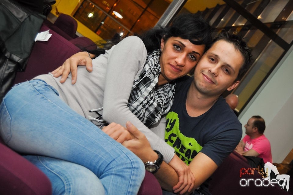 Karaoke Night în Blondy's Art Café, 