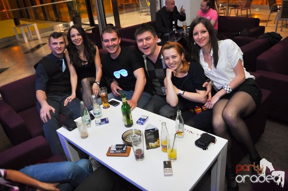 Karaoke Night în Blondy's Art Café, 