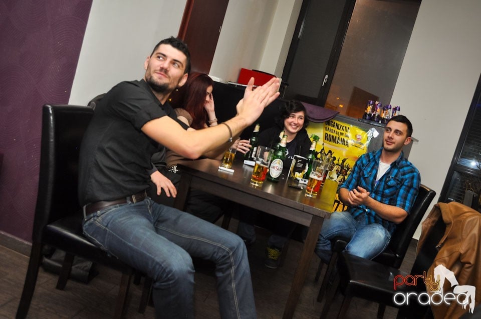 Karaoke Night în Blondy's Art Café, 