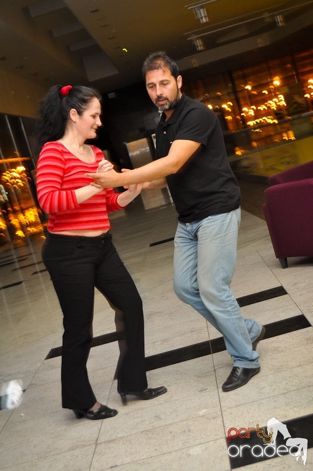 Karaoke Night în Blondy's Art Café, 