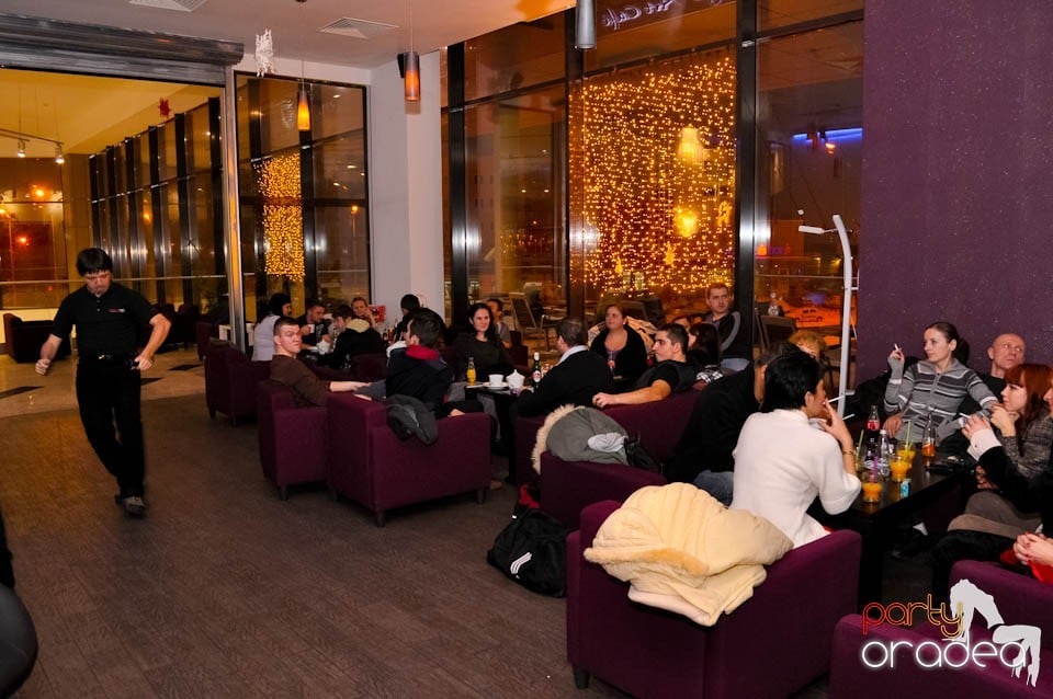 Karaoke Night în Blondy's Art Cafe, 