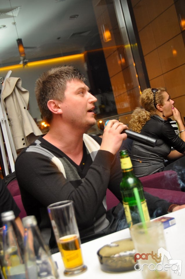 Karaoke Night în Blondy's Art Café, 
