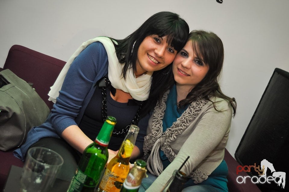 Karaoke Night în Blondy's Art Café, 