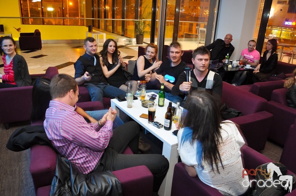 Karaoke Night în Blondy's Art Café, 