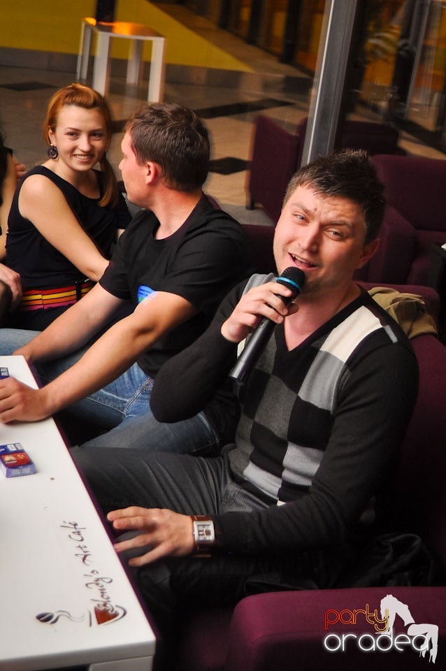 Karaoke Night în Blondy's Art Café, 