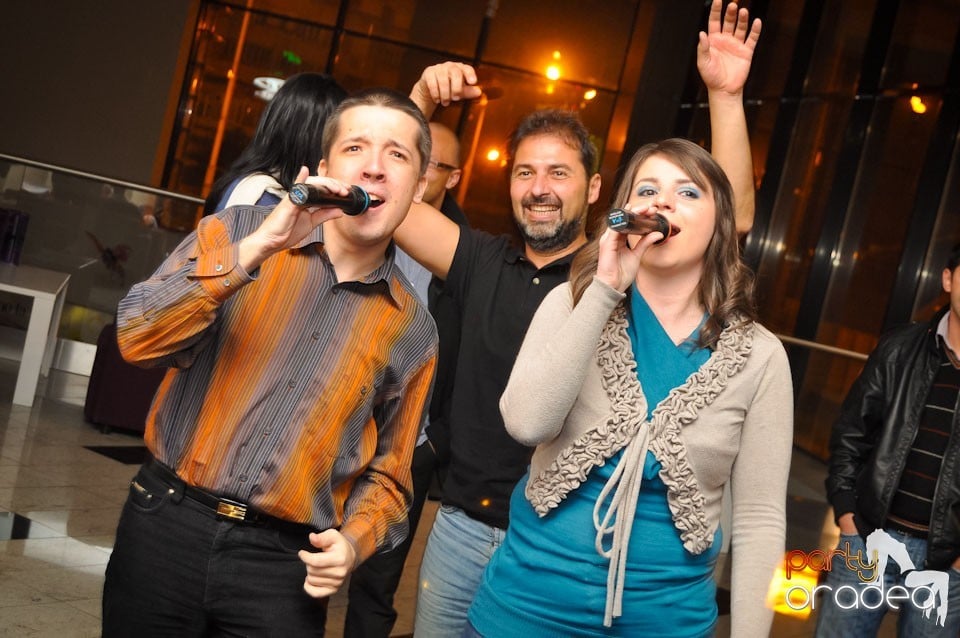 Karaoke Night în Blondy's Art Café, 